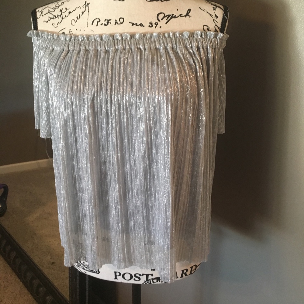 Silver Express Off The Shoulder Top Size M